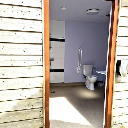 בית נופש Scenic Glamping Hut With Sustainable Biodiversity Habitat Near Shannon Estuary In County Clare, Ireland